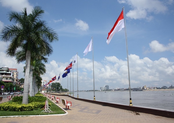 Top 10 bezienswaardigheden Phnom Penh: Sisowath Quay boulevard