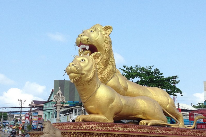 Top 10 bezienswaardigheden Sihanoukville: Golden lions rotonde