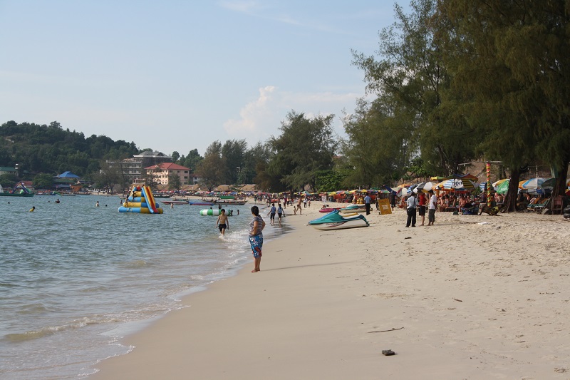 Top 10 bezienswaardigheden Sihanoukville: Ochheuteal beach