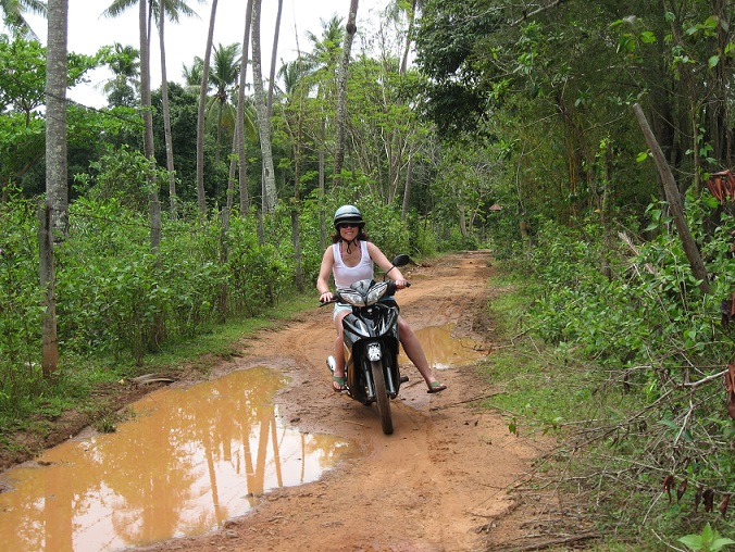 Cambodja wegen, modderweg in Ratanakiri