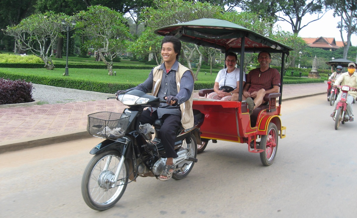 Per tuk tuk reizen in Cambodja